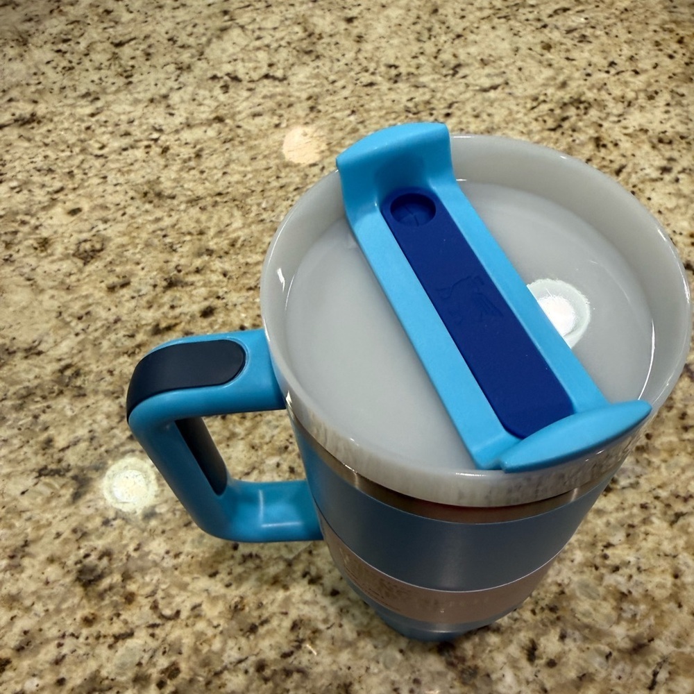 Stanley Blue Insulated Mug - Picture 3 of 3